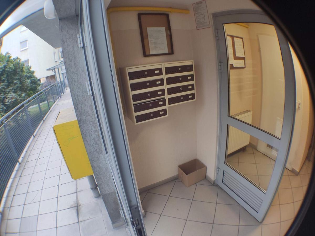3030 Jana Spychalskiego 32 - Tanie Pokoje W Apartamencie - Samodzielne Zameldowanie - Self Check In Познань Экстерьер фото