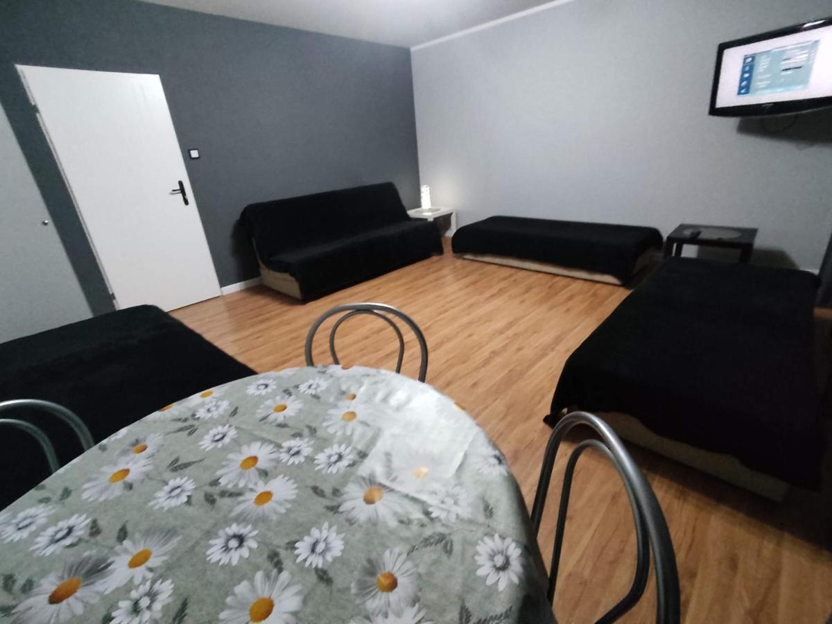 3030 Jana Spychalskiego 32 - Tanie Pokoje W Apartamencie - Samodzielne Zameldowanie - Self Check In Познань Экстерьер фото