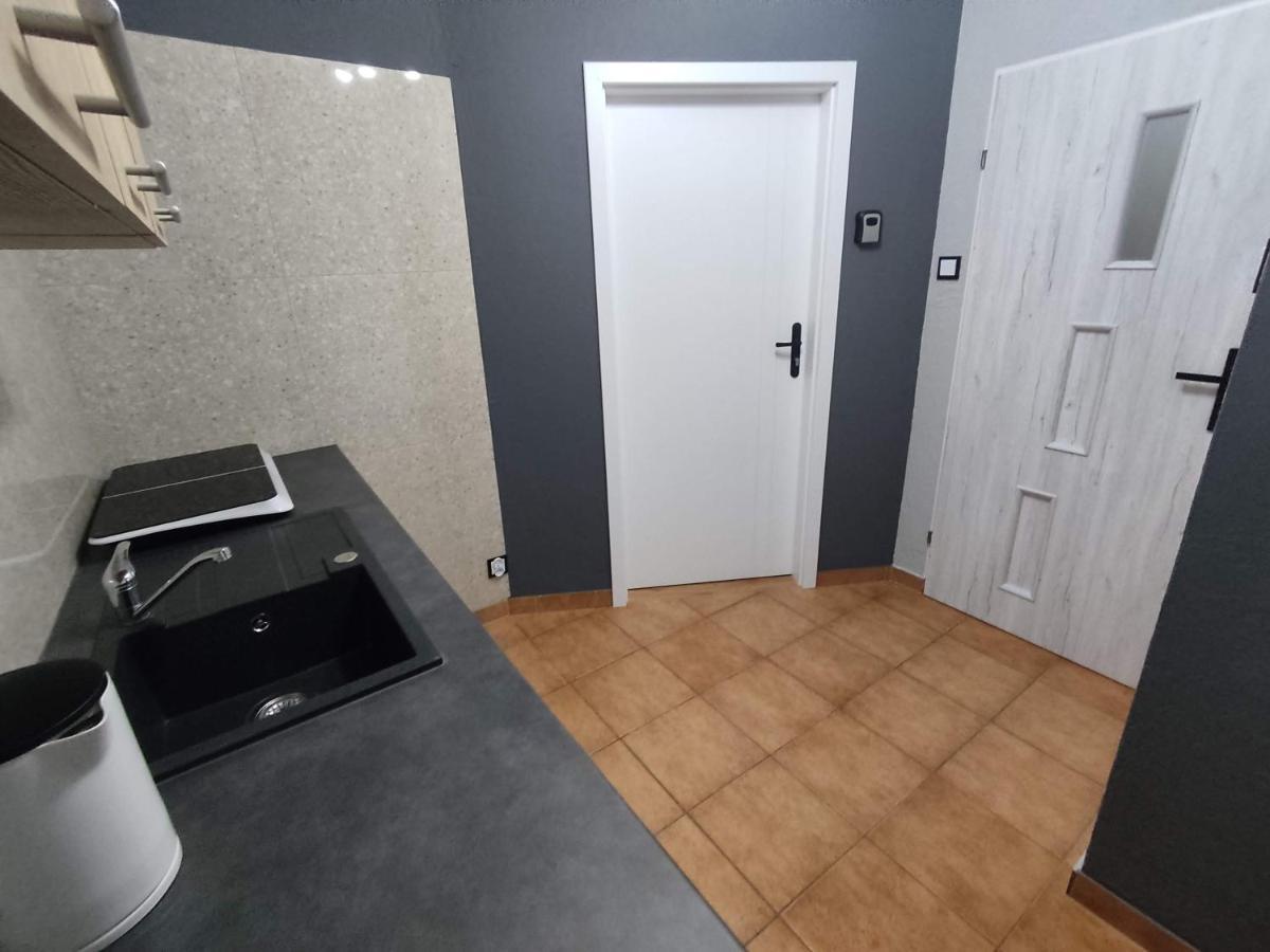 3030 Jana Spychalskiego 32 - Tanie Pokoje W Apartamencie - Samodzielne Zameldowanie - Self Check In Познань Экстерьер фото